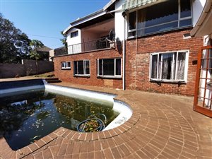 4 Bed House in Manor Gardens