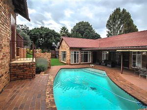 5 Bed House in Florida Glen