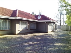 3 Bed House in Steel Park