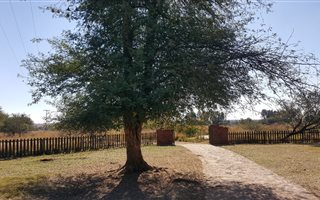21.4 ha Farm in Boekenhoutskloof and surrounds