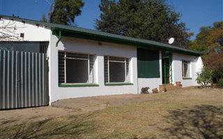3 Bedroom House in Mnandi AH