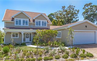 4 Bedroom House in Helderrand