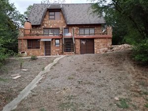 5 Bed Duplex in Rustenburg Central
