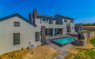 4 Bedroom House in Waterfall Country Estate