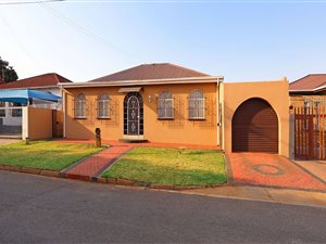 3 Bed House in Roodepoort North