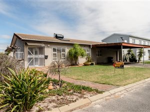 4 Bed House in St Dumas