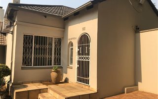 700 m² Commercial space in Bedfordview