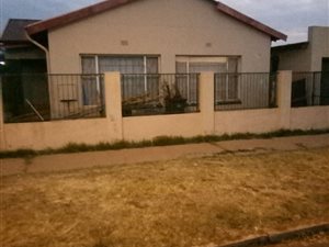2 Bedroom House in Burgershoop
