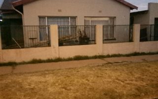 2 Bedroom House in Burgershoop