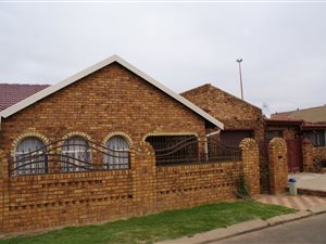 3 Bed House in Tsakane