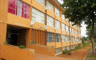 2 Bedroom Flat in Symhurst