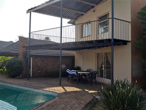 8 Bed House in Petersfield