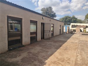 300 m² Commercial space in Derdepoort