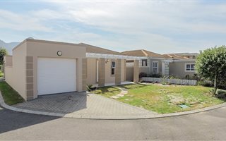 3 Bedroom House in Muizenberg
