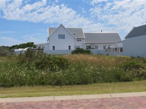 800 m² Land available in St Francis Links