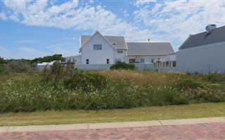 800 m² Land available in St Francis Links