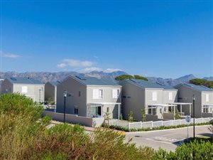 3 Bed Apartment in Somerset Lakes