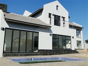 4 Bedroom House in Bankenveld