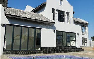 4 Bedroom House in Bankenveld