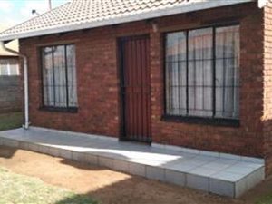 2 Bed House in Tsakane