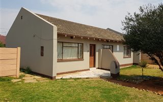 3 Bedroom House in Retswelele