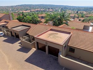 3 Bed Townhouse in Moreleta Park