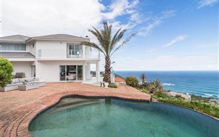 4 Bedroom House in Brenton on Sea