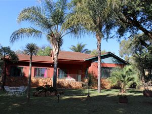 2.5 ha Farm in Kameeldrift West