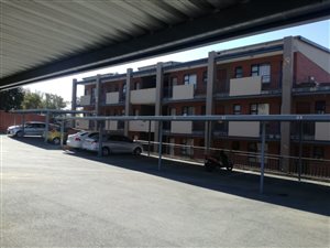 2 Bed Apartment in Bloubosrand