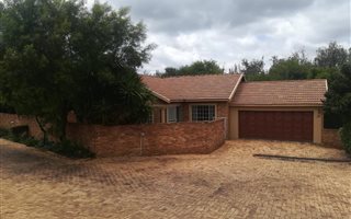 3 Bedroom House in Maroeladal