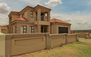 5 Bedroom House in Bendor