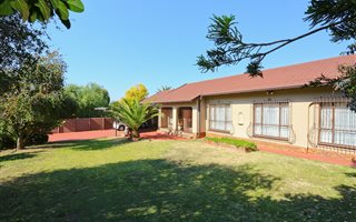 3 Bedroom House in Bromhof
