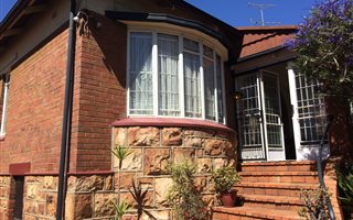 3 Bedroom House in Kensington
