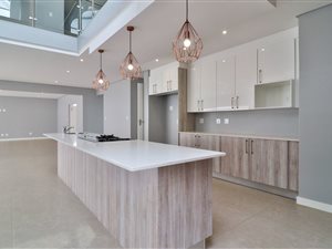 5 Bed House in Midfield Estate