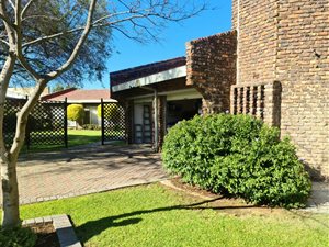 4 Bed House in Flamingo Park