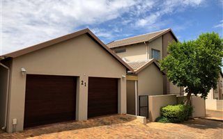 3 Bedroom Townhouse in Eagle Canyon Golf Estate