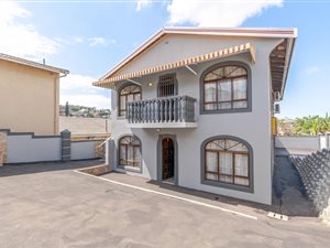 5 Bed House in Effingham