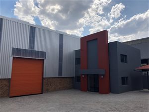 740 m² Industrial space in Sebenza