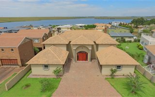 5 Bedroom House in Bankenveld