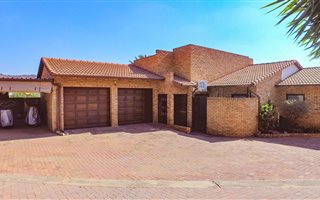 3 Bedroom Cluster in Mondeor