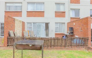 4 Bedroom Townhouse in Plattekloof