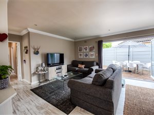 3 Bed House in Kirstenhof