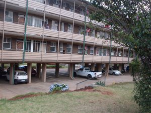 1.5 Bed Flat in Rhodesfield