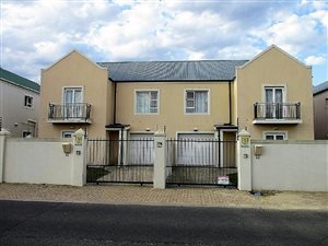 6 Bed Cluster in Gordons Bay Central
