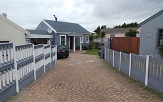 2 Bedroom House in Protea Village