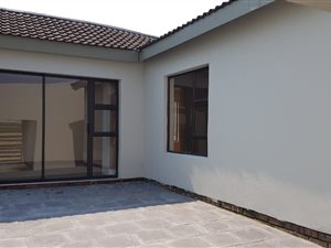 2 Bedroom House in Veld En Vlei