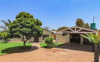 5.6 ha Farm in Klipkop