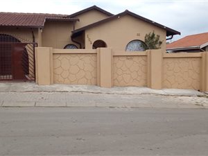 4 Bed House in Tembisa