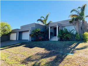 4 Bed House in The Crest