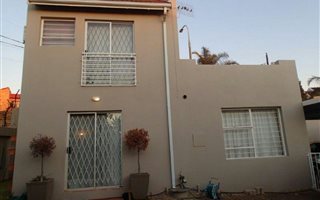 2 Bedroom Townhouse in Radiokop